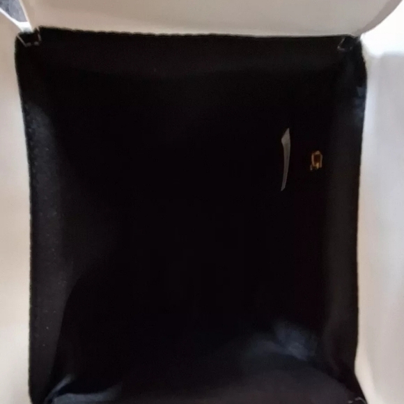 Bewaltz Chinese Takeout Handbag - Picture 2 of 10